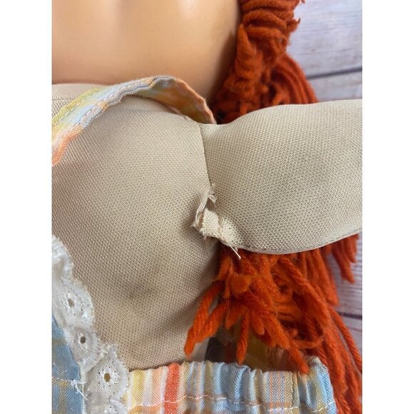 Vintage Collectors Cabbage Patch Doll - 20 Inches Tall - Picture 4 of 8